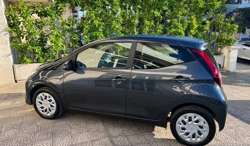 

								Toyota Aygo 1.0 Automatica 5 porte x-play pieno
									