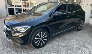 

									Mercedes-Benz GLA 200 d Automatic pieno
								