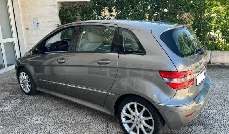 

								Mercedes-Benz Classe B 170 Sport pieno
									