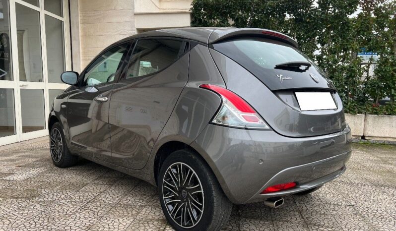 
								Lancia Ypsilon 1.0 5 porte S&S Hybrid Gold pieno									