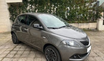 
									Lancia Ypsilon 1.0 5 porte S&S Hybrid Gold pieno								