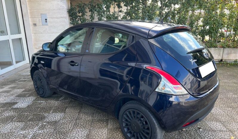 
								Lancia Ypsilon 1.2 69 CV 5 porte GPL Ecochic pieno									