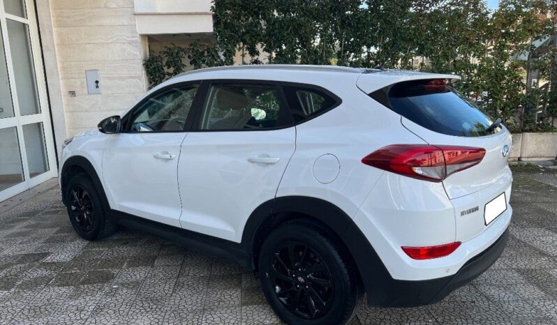 
								Hyundai Tucson 1.7 CRDi Tetto Nero pieno									